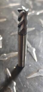 (4) SOLID CARBIDE SQ.END MILLS