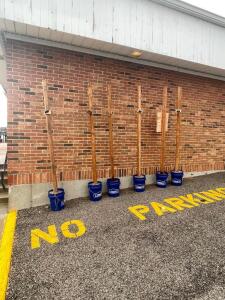 DESCRIPTION: (6) 5 GALLON LOWES BUCKETS W/ 3" X 3" WOODEN POSTS . LOCATION: OUTSIDE THIS LOT IS: ONE MONEY QTY: 1