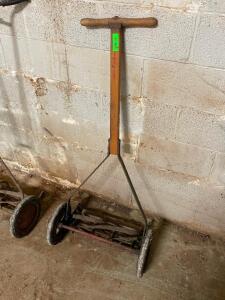 VINTAGE PUSH LAWN MOWER