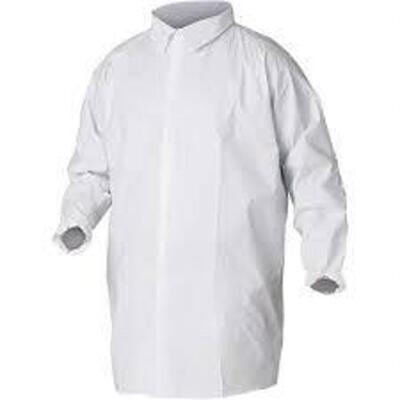 DESCRIPTION: (1) CASE OF (30) LAB COAT BRAND/MODEL: KIMBER-CLARK #42EP79 INFORMATION: WHITE RETAIL$: $261.84 EA SIZE: SIZE XL QTY: 1