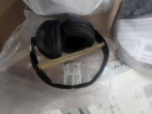 DESCRIPTION: (4) EAR MUFF BRAND/MODEL: ELVEX CORP #HB100 RETAIL$: $20.00 EA SIZE: ONE SIZE FITS MOST QTY: 4