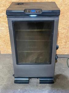 DESCRIPTION: MASTERBILT ELECTRIC SMOKER BRAND / MODEL: MASTERBILT ADDITIONAL INFORMATION 120 VOLT, 1 PHASE. IN WORKING ORDER LOCATION: 7 QTY: 1