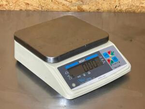 DESCRIPTION: 10 LB. DIGITAL PORTION SCALE BRAND / MODEL: ACCU WEIGHT PPC-101 LOCATION: 7 QTY: 1