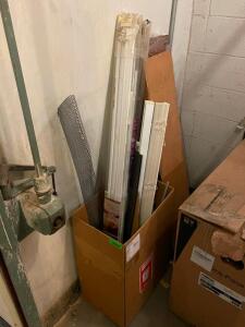 SMALL GROUP OF ASSORTED WINDOW BLINDS AND HARDWARE