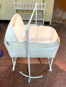 MOBILE INFANT CRIB AS SHOWN