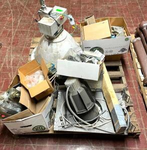 PALLET OF ASSORTED ELECTRICAL LIGHTING SUPPLIES