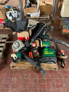 PALLET OF OUTDOOR LAWN AND GARDEN TOOLS (FOR PARTS, WORKING CONDITIONS UNKNOWN)