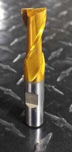 DESCRIPTION: (1) HSS SQ END MILL BRAND/MODEL: HERTEL 02498251 RETAIL$: $28.86 SIZE: 1/2" DIA 1" LOC QTY: 1