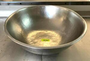 DESCRIPTION: STAINLESS STEEL MIXING BOWL SIZE: 22"X7.5" QTY: 1