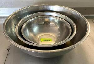 DESCRIPTION: (3) STAINLESS STEEL MIXING BOWLS SIZE: SEE PHOTOS QTY: 3