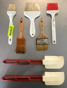 DESCRIPTION: ASSORTED FOOD BRUSHES AND SILICONE SPATULAS QTY: 1