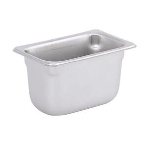 DESCRIPTION: (6) 1/9 SIZE STAINLESS STEEL INSERTS (NEW) BRAND/MODEL: VOLLRATH 20949 SIZE: 4" DEEP QTY: 6