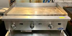 DESCRIPTION: 36" 3-BURNER GAS FLAT TOP GRIDDLE BRAND/MODEL: COOKRITE INFORMATION: 1" THICK QTY: 1