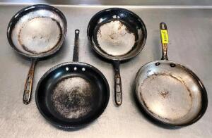 DESCRIPTION: (4) 10.5" FRYING PANS QTY: 4