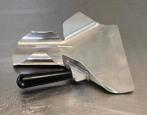 DESCRIPTION: STAINLESS STEEL BAGGING SCOOP BRAND/MODEL: PRINCE CASTLE QTY: 1