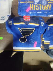 DESCRIPTION: (5) RALLY TOWELS BRAND/MODEL: ST. LOUIS BLUES INFORMATION: NUMBER 10 QTY: 5