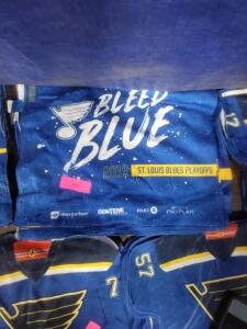 DESCRIPTION: (5) RALLY TOWELS BRAND/MODEL: ST. LOUIS BLUES INFORMATION: BLEED BLUE QTY: 5