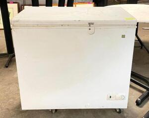 GE 7.0 CU FT MANUAL DEFROST CHEST FREEZER