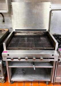 36" STAINLESS STEEL NATURAL GAS RADIANT CHARBROILER WITH ADJUSTABLE GRATES AND STORAGE BASE