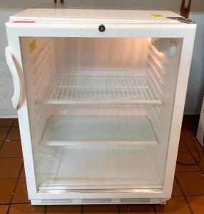 24" MERCHANDISER REFRIGERATOR