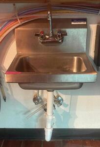 18" SINGLE BASIN STAINLESS STEEL BAR SINK