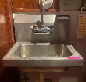 18" SINGLE BASIN STAINLESS STEEL BAR SINK