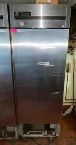 TRUE SINGLE DOOR COMMERCIAL REFRIGERATOR