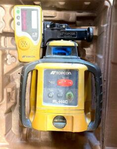 DESCRIPTION: HORIZONTAL SELF-LEVELING ROTARY LASER WITH ACCESSORIES BRAND/MODEL: TOPCON RL-H4C LOCATION: WAREHOUSE LOCATION: 6249 LORENS LN. CEDAR HIL