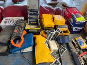 EXTREMELY LARGE GROUP OF ASSORTED DRILL BITS AND ASSORTED LOOSE HARDWARE