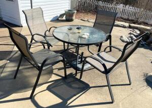 DESCRIPTION: 5PC OUTDOOR PATIO DINING SET LOCATION: HOUSE #2 LOCATION: 6521 WOODLAND DRIVE CEDAR HILL, MO 63016 QTY: 1