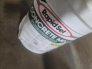 DESCRIPTION: (1) CONCRETE MIX BRAND/MODEL: RAPID SET #15F527 INFORMATION: GRAY COVERAGE 3 SQ FT @2IN RETAIL$: $59.70 SIZE: 60 LB QTY: 1