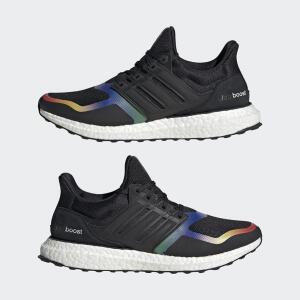 ADIDAS ULTRABOOST DNA RUNNING SHOES WITH MATCHING BEANIE