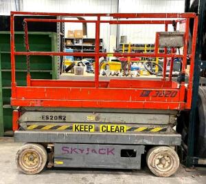 DESCRIPTION: SJIII ELECTRIC SCISSOR LIFT BRAND/MODEL: SKYJACK 3220 INFORMATION: SEE PHOTOS FOR MORE DETAIL QTY: 1