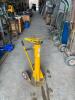 DESCRIPTION: 20-TON RATCHET TOP TRAILER STABILIZING JACK STAND BRAND/MODEL: EQUIPRITE QTY: 1 - 2