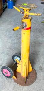 DESCRIPTION: 20-TON RATCHET TOP TRAILER STABILIZING JACK STAND INFORMATION: MISSING HANDLE AS SHOWN QTY: 1