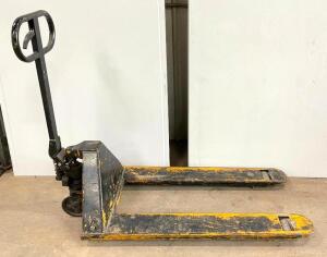 DESCRIPTION: HAND HYDRAULIC PALLET TRUCK QTY: 1