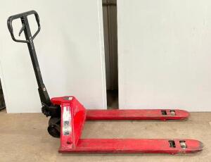 DESCRIPTION: HAND HYDRAULIC PALLET TRUCK QTY: 1