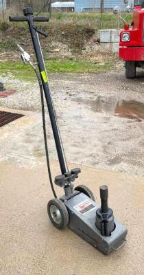 DESCRIPTION: 22-TON AIR/HYDRAULIC FLOOR JACK BRAND/MODEL: PITTSBURGH 63273 QTY: 1