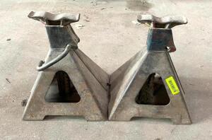 DESCRIPTION: (2) INDUSTRIAL HEAVY DUTY JACK STANDS QTY: 2