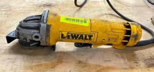 DESCRIPTION: 4-1/2" TYPE 2 ELECTRIC ANGLE GRINDER BRAND/MODEL: DEWALT DWE402 QTY: 1