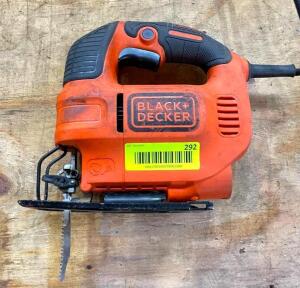 DESCRIPTION: 3/4" ELECTRIC JIG SAW BRAND/MODEL: BLACK+DECKER BDEJS300 QTY: 1