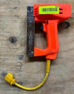 DESCRIPTION: ELECTRIC STAPLE GUN BRAND/MODEL: ARROW FASTENER CO. ETF50BN QTY: 1