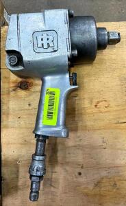 DESCRIPTION: 3/4" HEAVY DUTY PNEUMATIC IMPACT WRENCH BRAND/MODEL: INGERSOLL RAND 261 QTY: 1