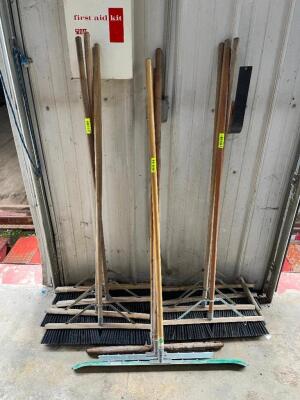 DESCRIPTION: (4) - HEAVY DUTY PUSH BROOMS LOCATION: DOCK DOOR AREA THIS LOT IS: SOLD BY THE PIECE QTY: 4