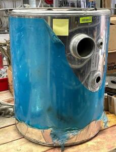 DESCRIPTION: 74 GALLON ALUMINUM HYDRAULIC TANK KIT BRAND / MODEL: ALUM I TANK RETAIL PRICE: 997.99 ADDITIONAL INFORMATION: NEW CONDITION. HARDWARE INC