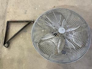 DESCRIPTION: COMMERCIAL STRENGTH GARAGE FAN WITH WALL MOUNT BRAND / MODEL: FANTECH LOCATION: WOOD TABLE / TIRE RACK AREA THIS LOT IS: ONE MONEY QTY: 1