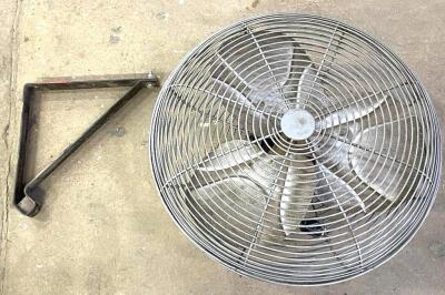 DESCRIPTION: COMMERCIAL STRENGTH GARAGE FAN WITH WALL MOUNT BRAND / MODEL: FANTECH LOCATION: WOOD TABLE / TIRE RACK AREA THIS LOT IS: ONE MONEY QTY: 1