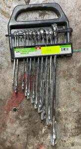 DESCRIPTION: 14 PC. COMBINATION WRENCH SET BRAND / MODEL: PITTSBURGH LOCATION: MIDDLE GARAGE THIS LOT IS: ONE MONEY QTY: 1