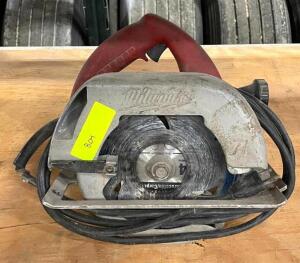 DESCRIPTION: MILWAUKEE CORDED CIRCULAR SAW QTY: 1