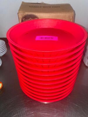 (12) 9" RED PLASTIC DINNER PLATES